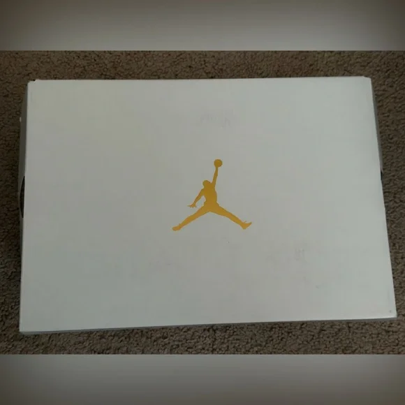 NIKE AIR JORDAN 1 Low Triple White Women's Sz 11 DV0990-111 (New in Box) - Picture 8 of 12